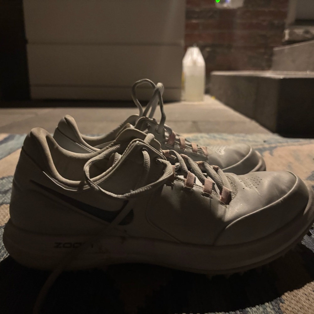 Nike Light Gray With Pink Highlights Golfing Shoes